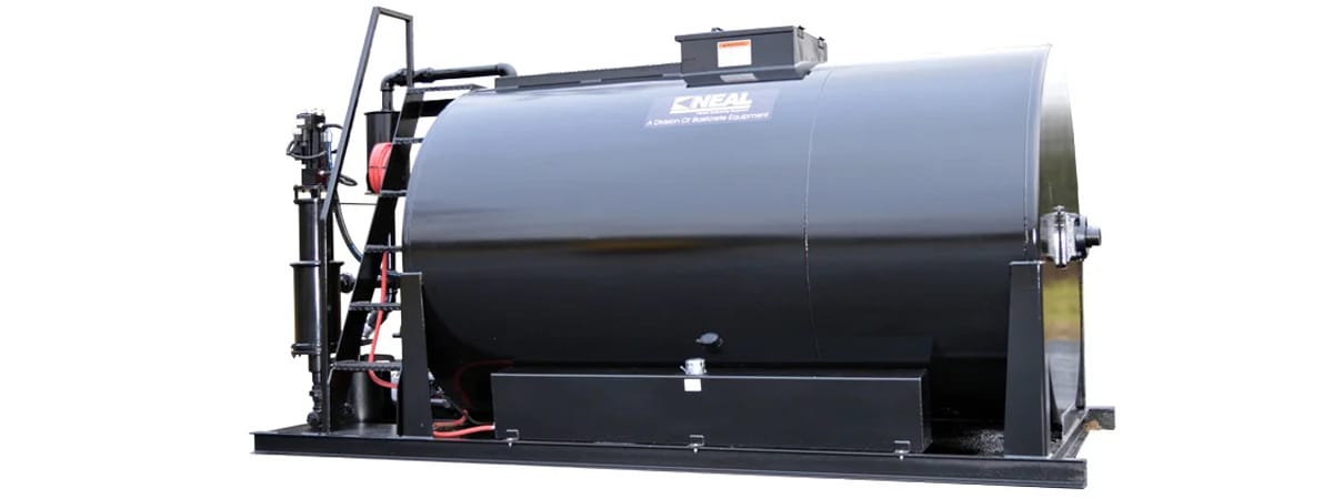 Skid-mounted sealcoating system Skid-mounted sealcoating system